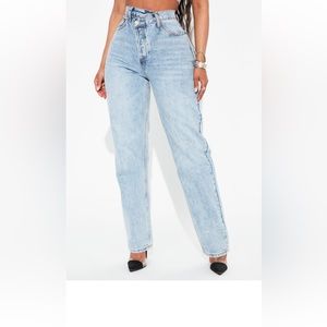 Cross over jeans. High waisted size 7. NEVER WORN TAG STILL ON!
